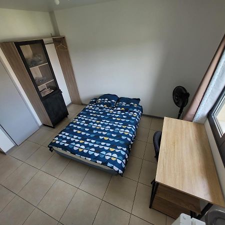 Residence De La Gare, Chambre Meublee لونغجومياو المظهر الخارجي الصورة