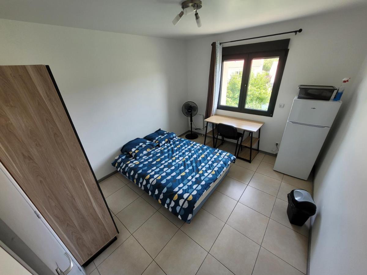 Residence De La Gare, Chambre Meublee لونغجومياو المظهر الخارجي الصورة